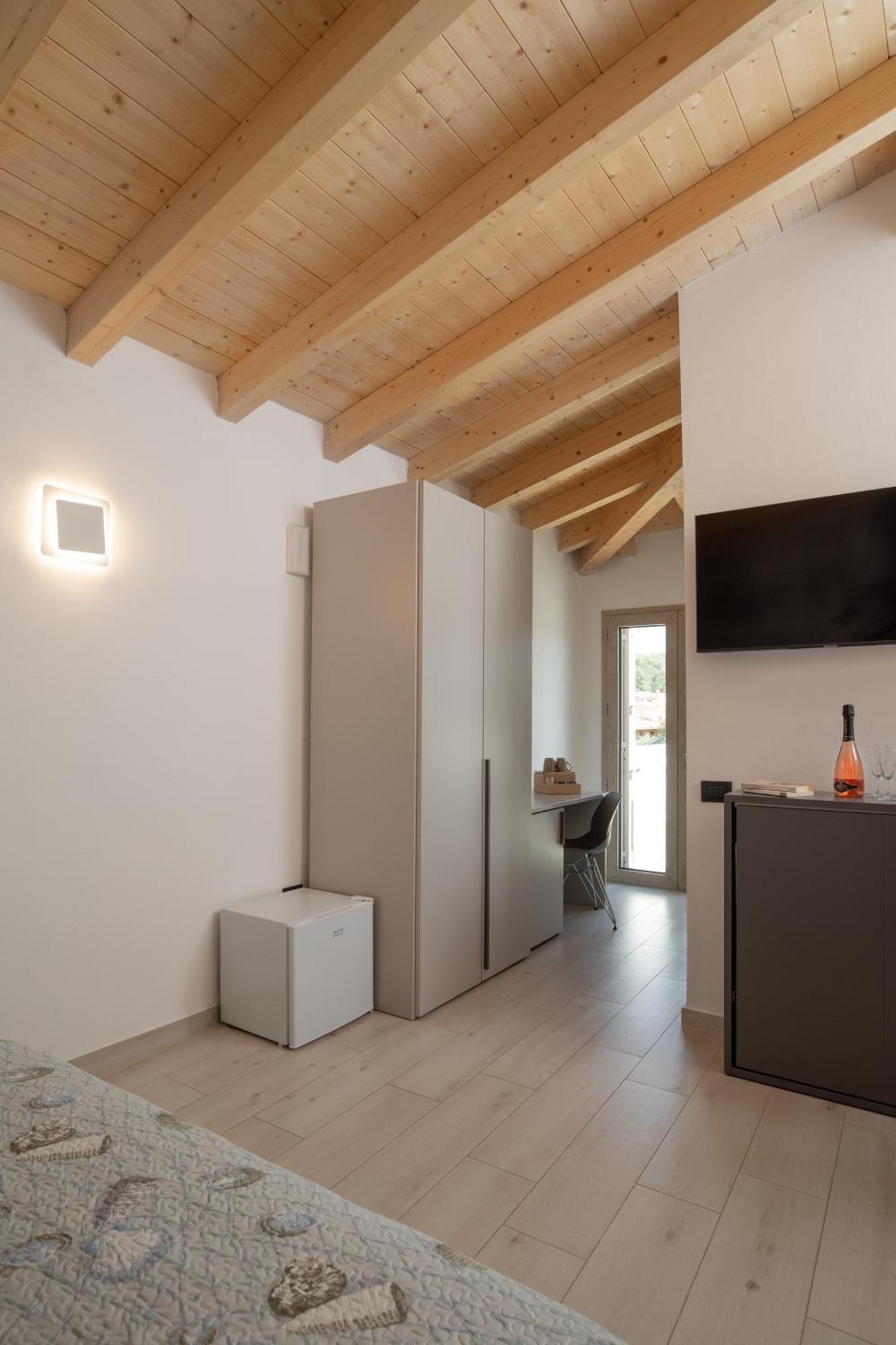 Theodore Rooms San Teodoro  Bagian luar foto